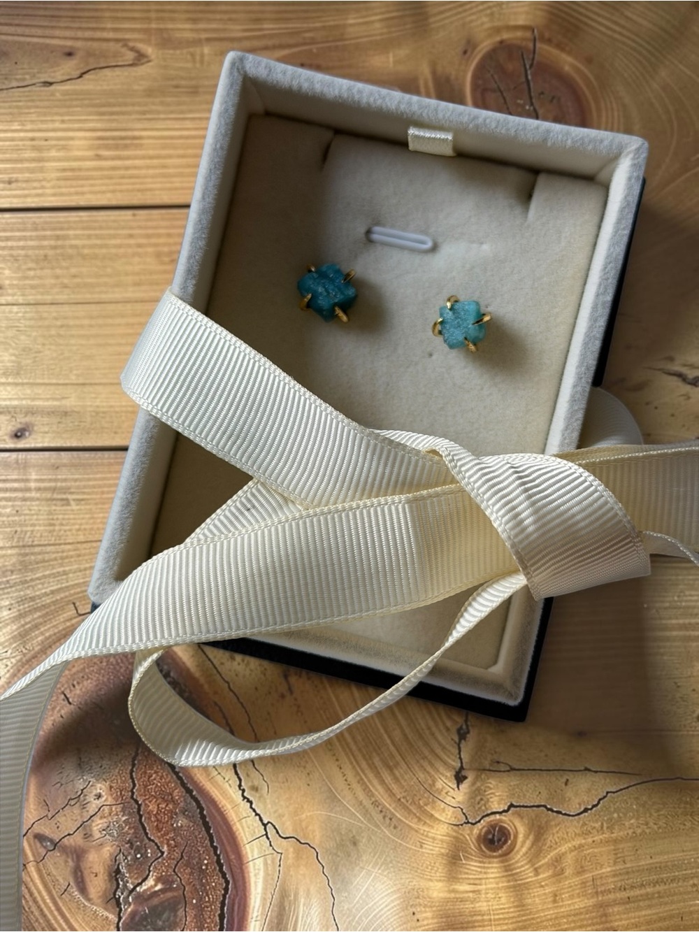 NWT Treehut Stella Apatite Claw Stud Earrings Gold Prong Raw Teal Gift Box